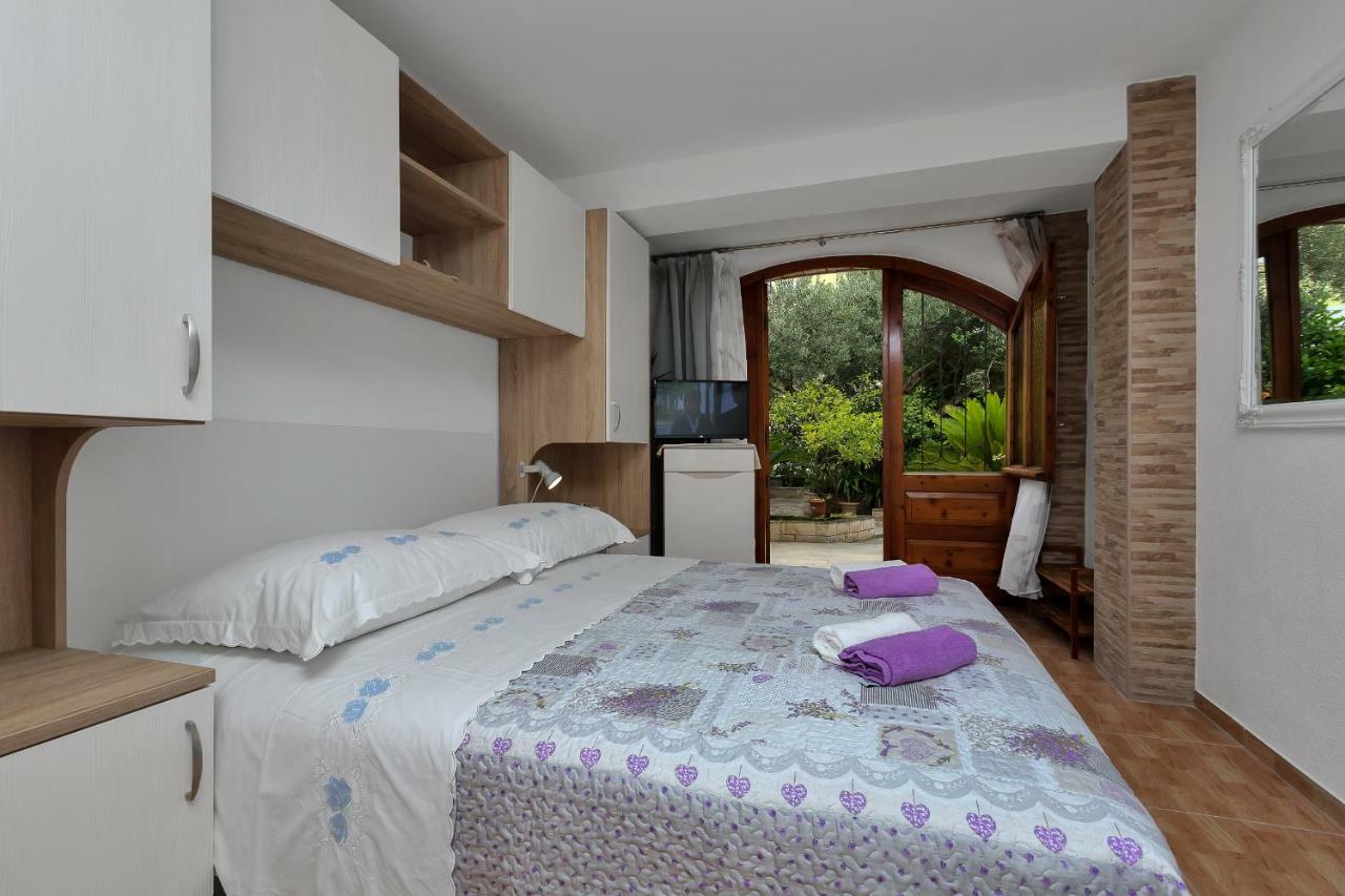 Apartments Marija Makarska Esterno foto